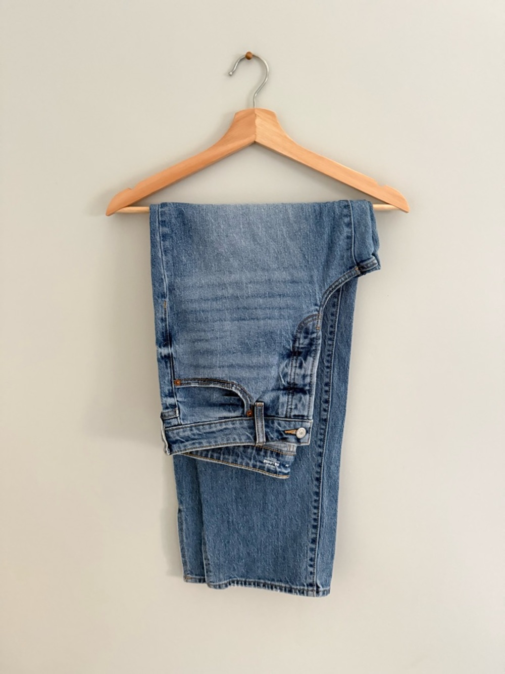 Old Navy High-Waisted Jeans - Picture 2 of 10